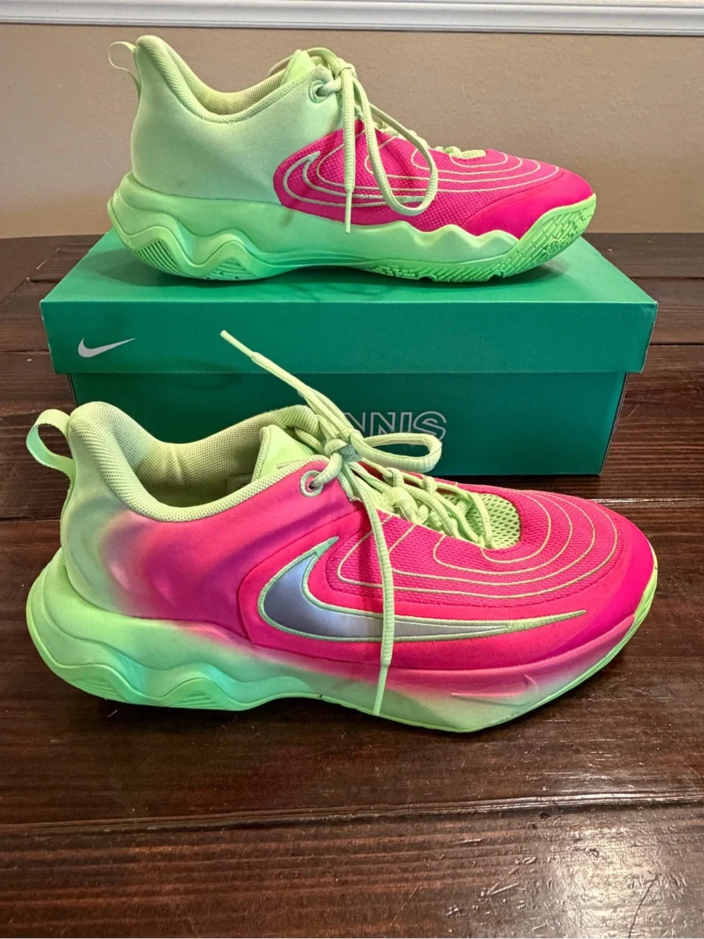 Nike Youth Giannis basketball sneakers
